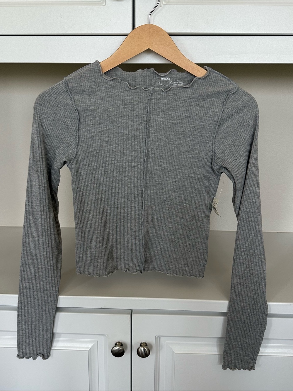 aerie Gray Ribbed Long Sleeve Lettuce Edge Crop Top